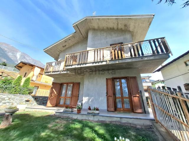 Case e ville in vendita di 170 m² in Via Martiri della Libertà, 17