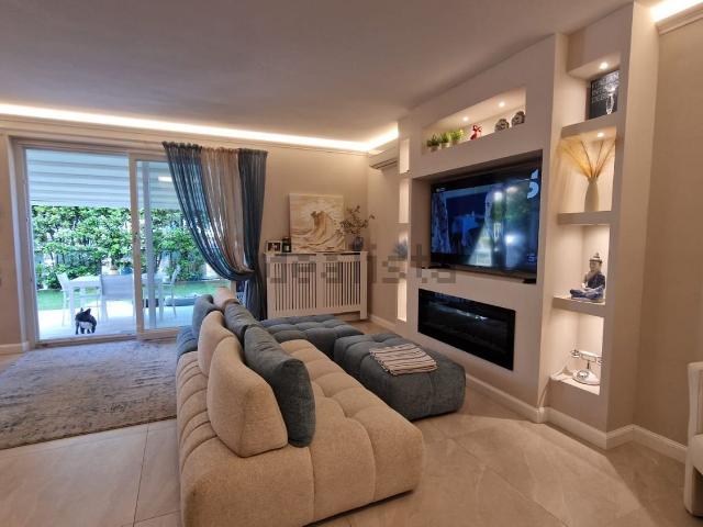 Case e ville in vendita di 170 m² in Via Mincio