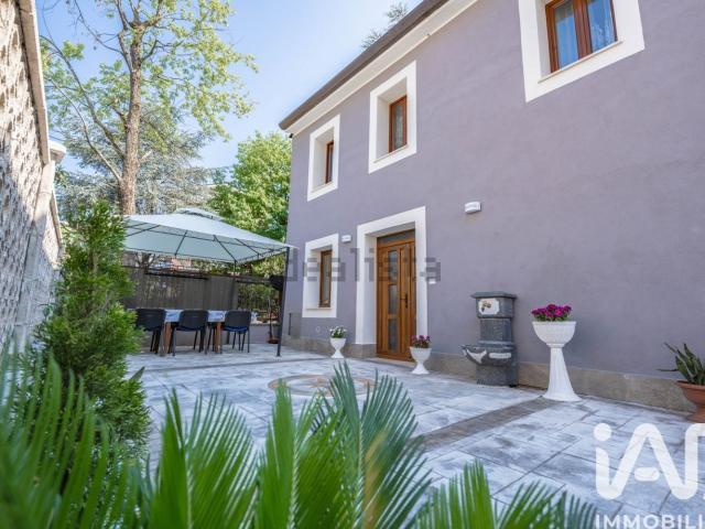 Case e ville in vendita di 170 m² in Via San Giovanni Lupatoto, 17