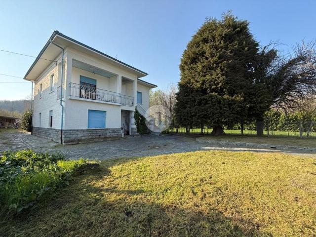Case e ville in vendita di 170 m² in Via Sant&apos Ambrogio, 102