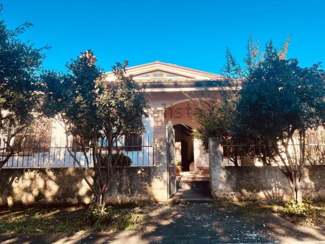 Case e ville in vendita di 170 m² in Via Sarcidano