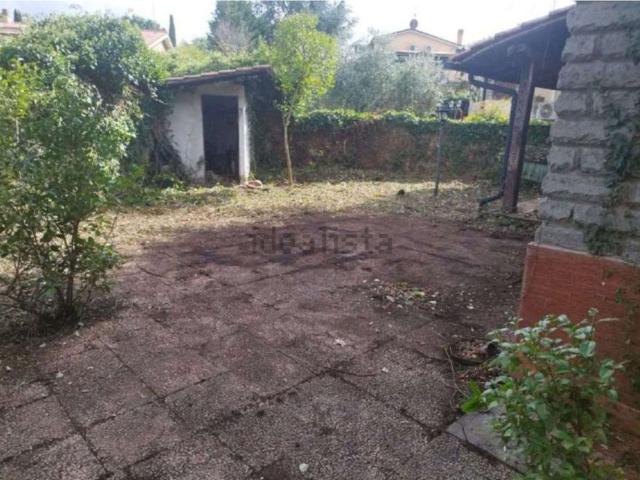 Case e ville in vendita di 170 m² in Via Poggio Fiorito