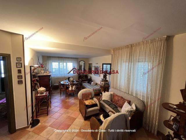 Case e ville in vendita di 170 m² in Via Portella Scirocco