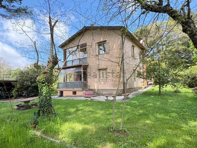 Case e ville in vendita di 170 m² in Via Parco dei Lecci