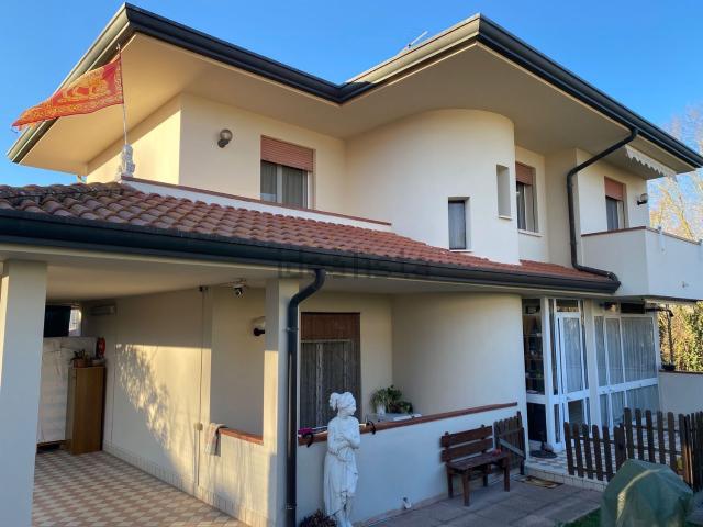 Case e ville in vendita di 170 m² in Via Pegorina