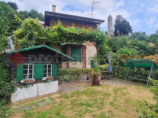 Case e ville in vendita di 170 m² in Via per Lesa, 4