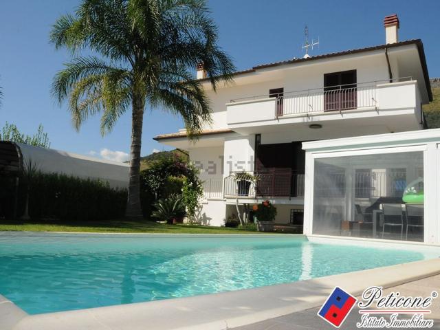 Case e ville in vendita di 170 m² in Via Querce