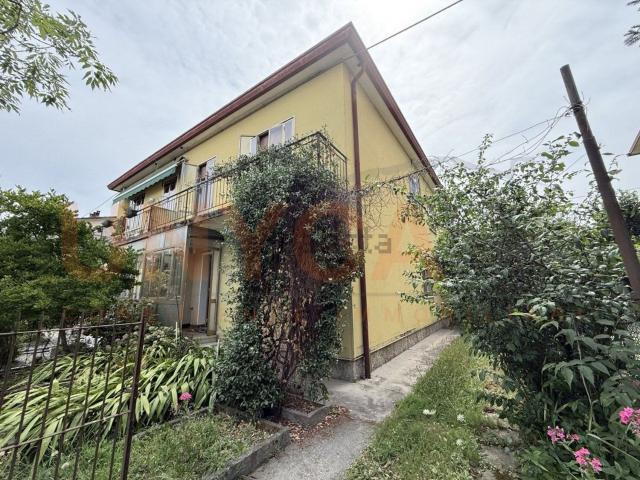 Case e ville in vendita di 170 m² in Via Rovereto