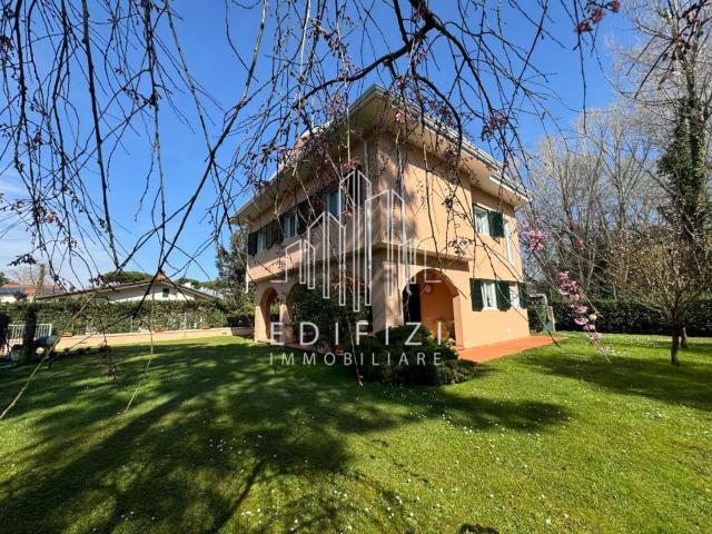 Case e ville in vendita di 170 m² in Via Ronchi