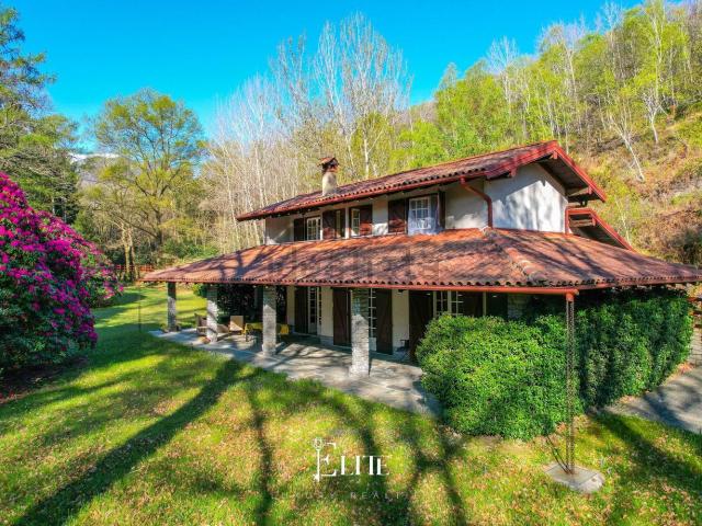 Case e ville in vendita di 170 m² in Via Resiga