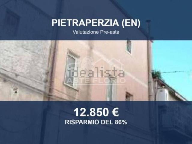 Case e ville in vendita di 170 m² in Via Tortorici Cremona, 177