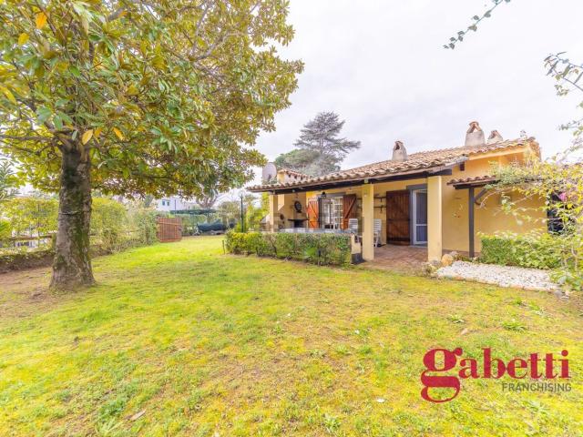 Case e ville in vendita di 170 m² in Via Terracina, 80