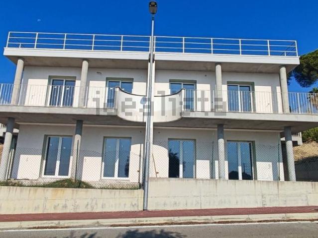 Case e ville in vendita di 170 m² in Via Vascello, 17