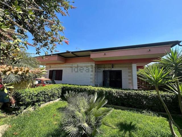 Case e ville in vendita di 170 m² in Strada Circonvallazione, 111