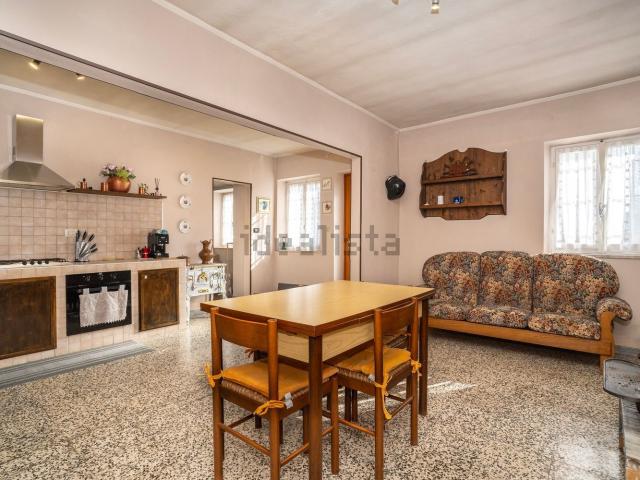 Case e ville in vendita di 170 m² in Strada Porzioni