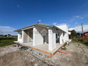Case e ville in vendita di 171 m² in Via Angaran, 38