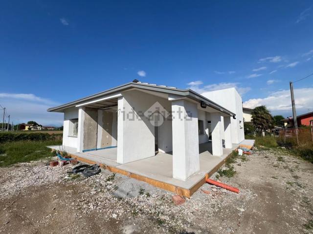 Case e ville in vendita di 171 m² in Via Angaran, 38