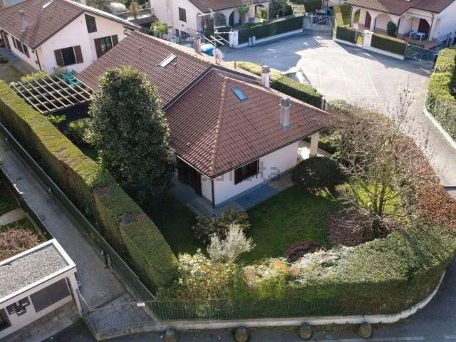 Case e ville in vendita di 171 m² in Via dei Gelsi, 18