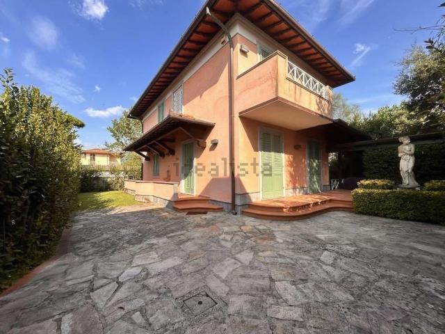 Case e ville in vendita di 171 m² in Via Duca degli Abruzzi