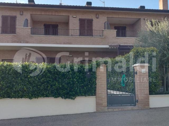 Case e ville in vendita di 171 m² in Via Madonna della Rosa, 3