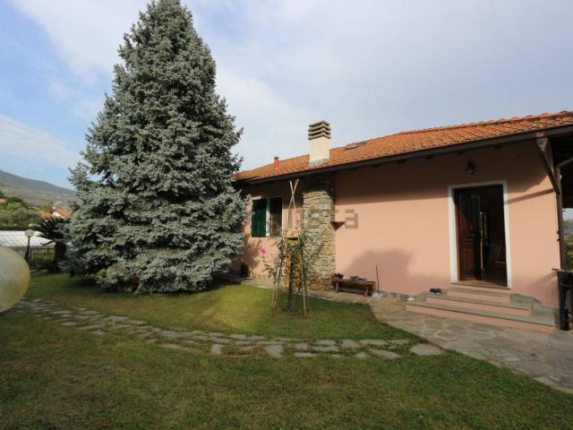 Case e ville in vendita di 171 m² in Via Regione Periane, 248