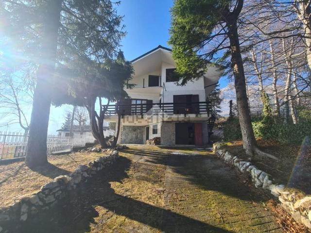 Case e ville in vendita di 171 m² in Via Quinzeina, 78