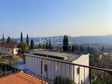 Case e ville in vendita di 171 m² in Via Renzano