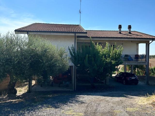 Case e ville in vendita di 171 m² in Contrada Chiusi, 9