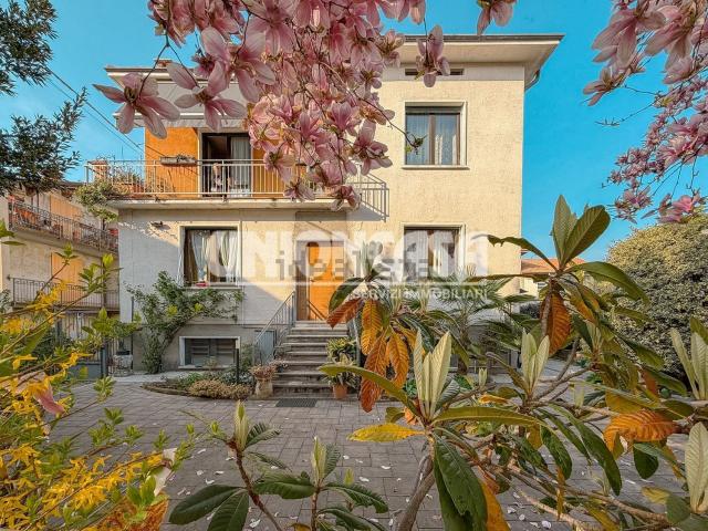 Case e ville in vendita di 172 m² in Via Alessandro Volta