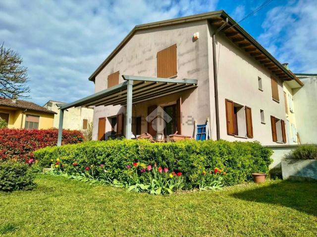 Case e ville in vendita di 172 m² in Via San Francesco D&apos Assisi, 2