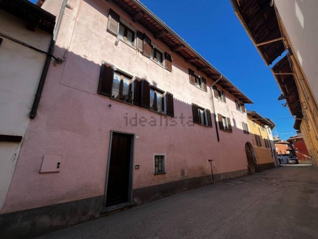 Case e ville in vendita di 172 m² in Via Piave, 22
