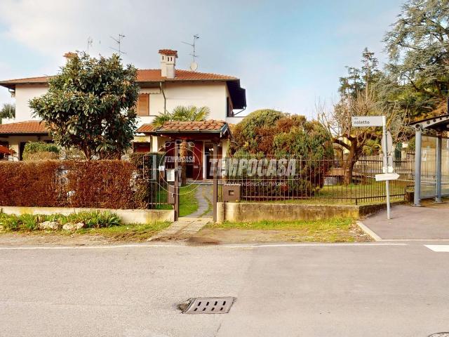 Case e ville in vendita di 172 m² in Via Roletto, 2