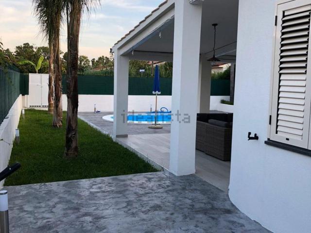 Case e ville in vendita di 172 m² in Strada Statale 18 Tirrena Inferiore