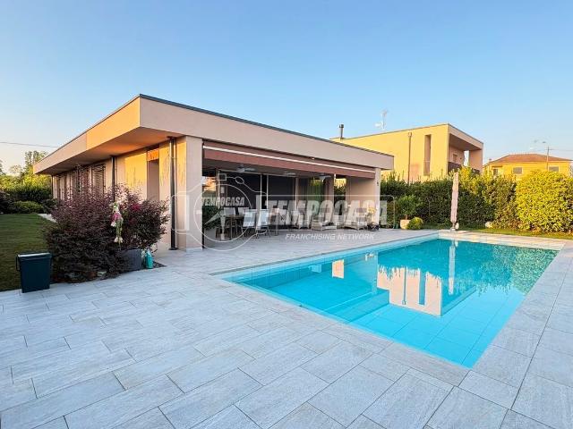 Case e ville in vendita di 173 m² in Via Bordoni