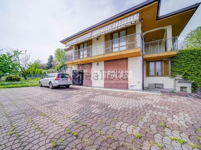 Case e ville in vendita di 173 m² in Via Giordano Bruno