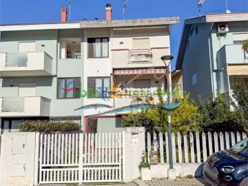 Case e ville in vendita di 173 m² in Via del Borgo, 10