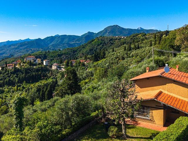 Case e ville in vendita di 173 m² in Via delle Sezioni, 6604