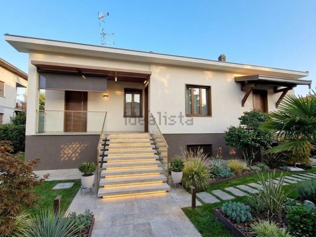Case e ville in vendita di 173 m² in Via Milazzo, 23