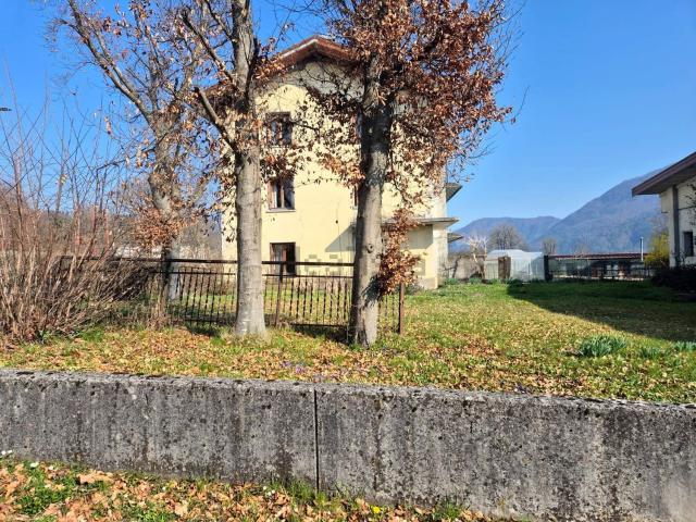 Case e ville in vendita di 143 m² in Via Nazionale
