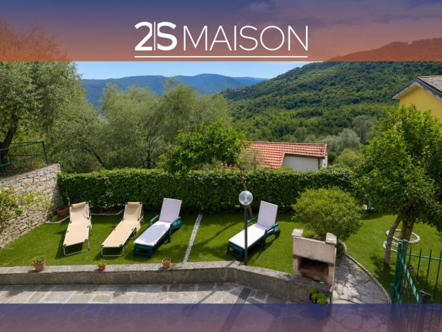 Villetta bifamiliare in vendita di 173 m² in Via San Massimo, 97