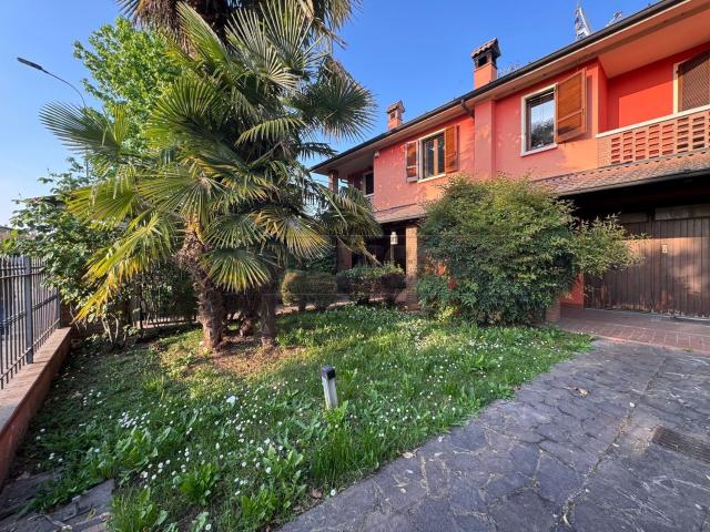 Case e ville in vendita di 173 m² in Viale Lombardia
