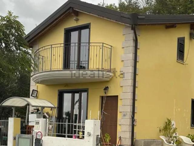 Case e ville in vendita di 173 m² in Contrada Collevento