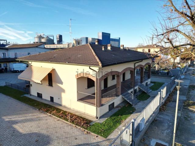 Case e ville in vendita di 1745 m² in Via Mario Ponzio, 39