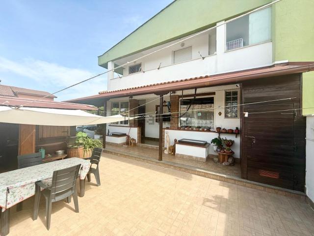 Case e ville in vendita di 174 m² in Via Botticelli, 14