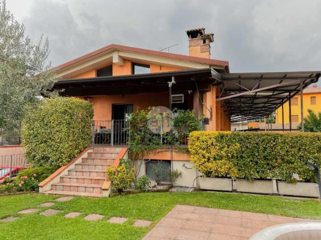 Case e ville in vendita di 440 m² in Via Brenta, 10