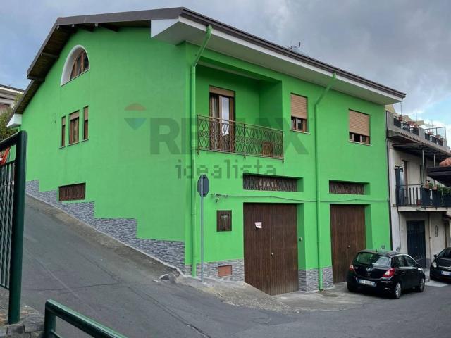 Case e ville in vendita di 174 m² in Via G. Mameli, 13
