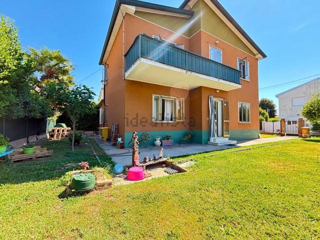 Case e ville in vendita di 174 m² in Via Giovanni Badini