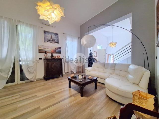 Case e ville in vendita di 174 m² in Via della Ferrovia a San Lorenzo, 56