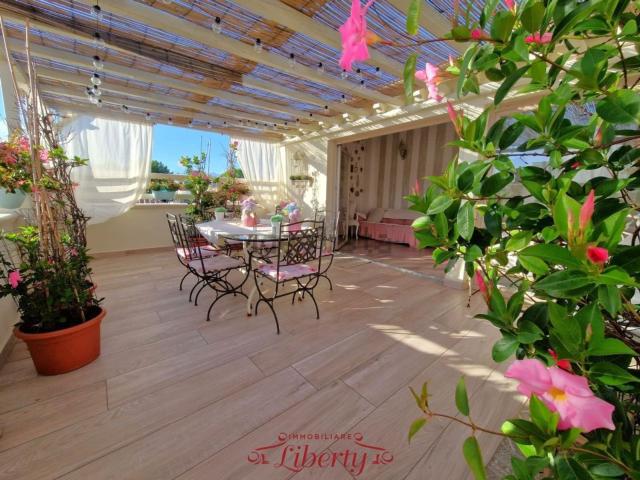 Case e ville in vendita di 174 m² in Via Fabio Filzi