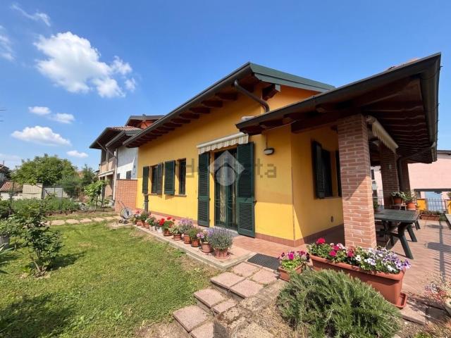 Case e ville in vendita di 174 m² in Via Milano, 6
